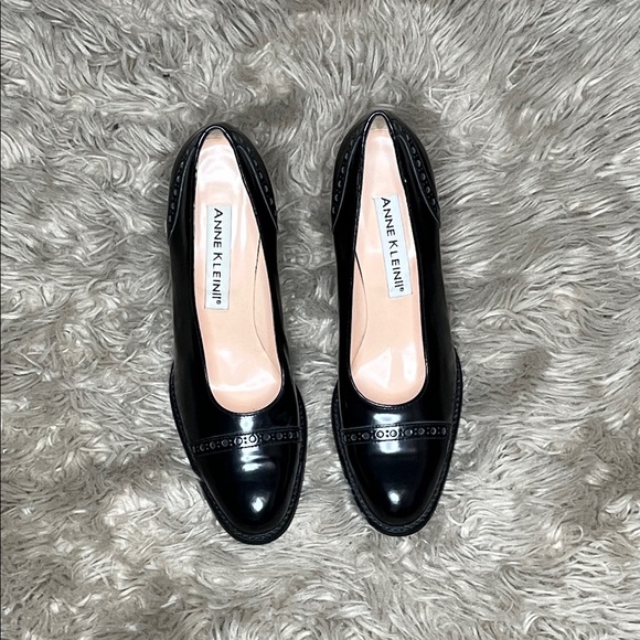 Anne Klein Black Patent Block Heel Pumps with Brogue Detail - Picture 2 of 8